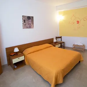 Orange Paradise Oda ve Kahvaltı